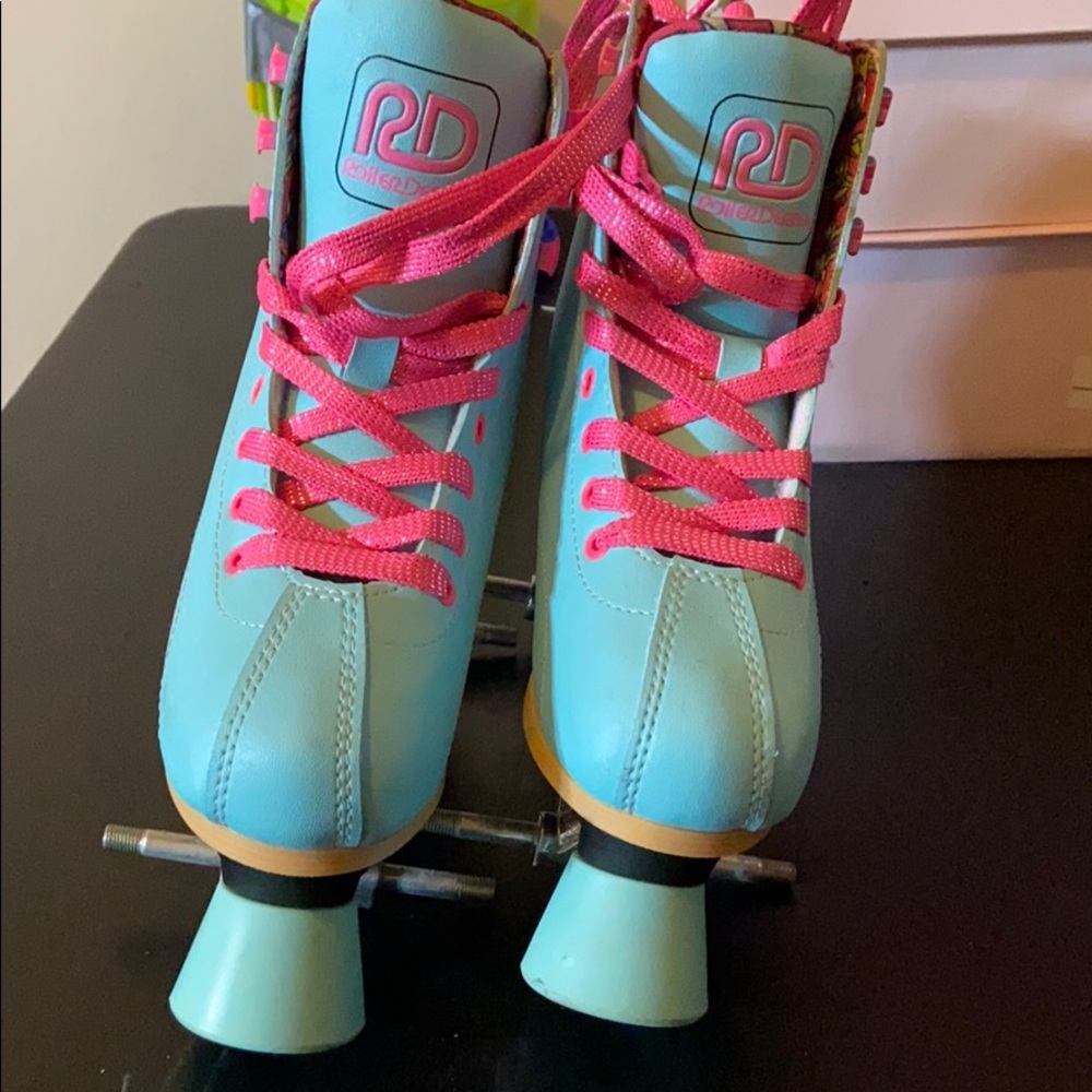 Super Cute Little Girl Roller Derby Pixle Skates